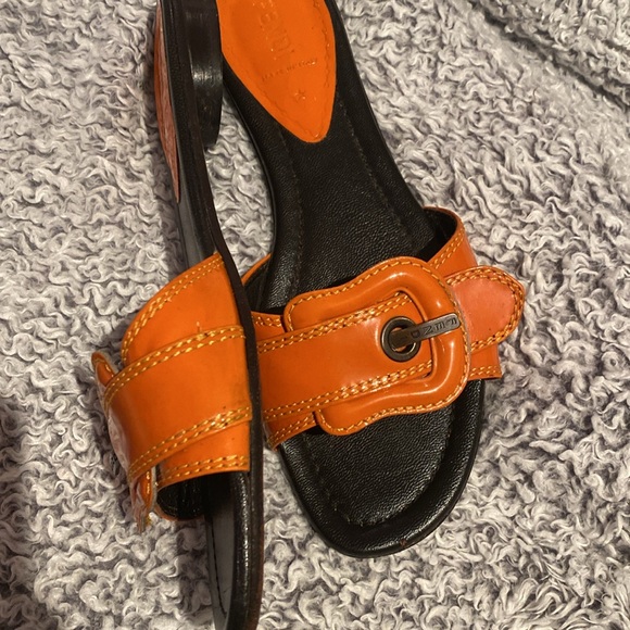 Fendi sandals authenticated size 6 in good condition beautiful color - Picture 7 of 10